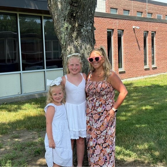 Meet your Posher, Alyssa - Picture 3 of 9